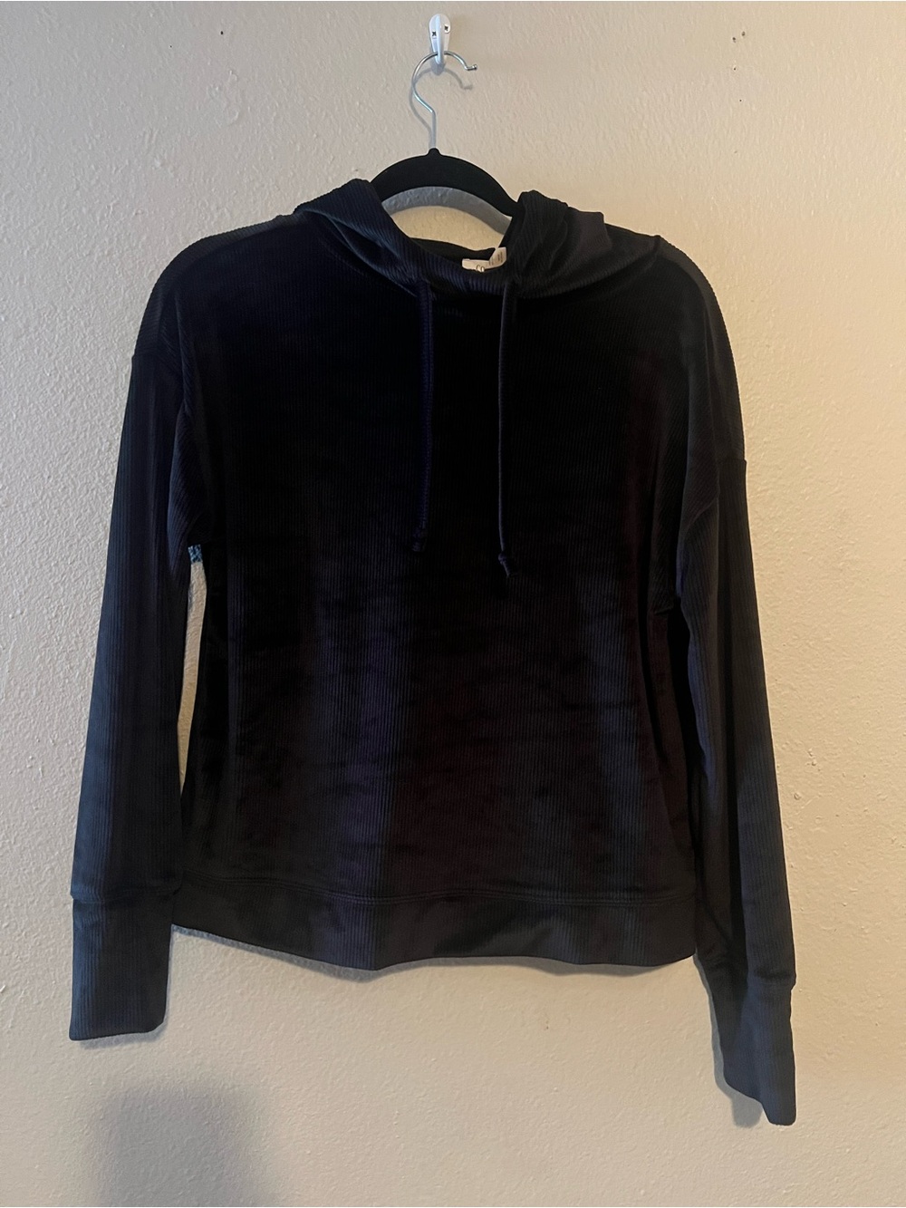 Como Blu Women's Black Hooded Velour Sweater
